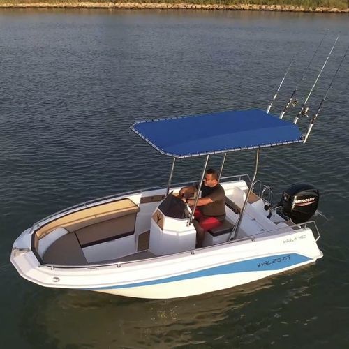 Coque open hors-bord - MARLIN 460 - Alesta Marine - à console centrale / de pêche / max. 5 personnes
