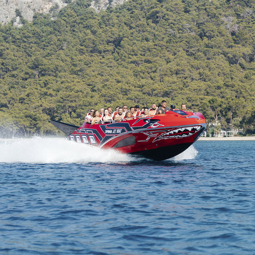 Bateau promenade - Predator Commercial Jet Boat - Alesta Marine - in-bord hydrojet / GRP