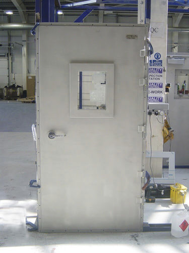 Porte pour plate-forme offshore - MML Marine Ltd - semi-étanche / coupe-feu / en acier inoxydable