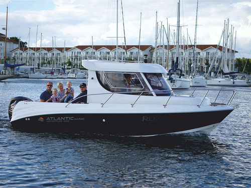 Cabin-cruiser hors-bord - Adventure 660 - Atlantic Marine - coque planante / avec timonerie / de pêche