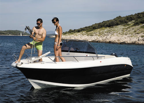 Cabin-cruiser hors-bord - 670 - Atlantic Marine - coque planante / open / de sport