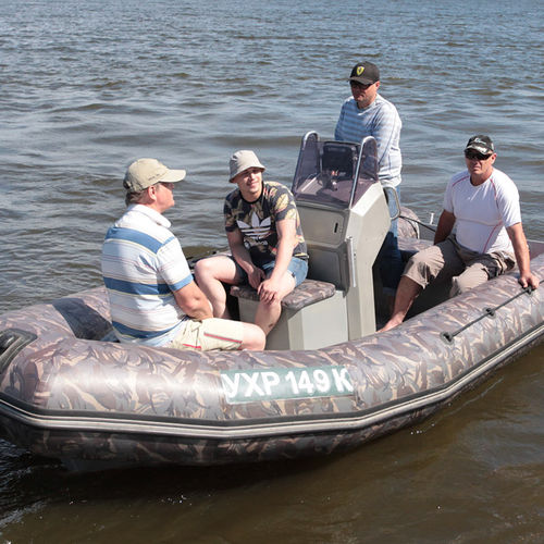 Bateau pneumatique hors-bord - RIB 500 - Vector Inflatables - semi-rigide / à console centrale / de sport