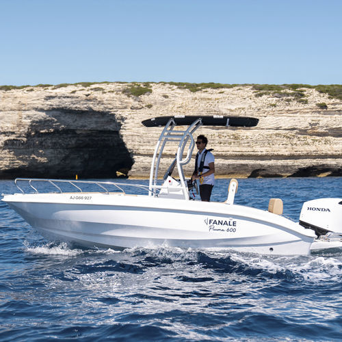 Coque open hors-bord - PIUMA 600 - Fanale Marine - à console centrale / max. 7 personnes / bain de soleil