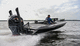 bass boat hors-bord / essence / coque planante / à console centrale