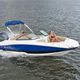 deck-boat hors-bord / à double console / bow-rider / open