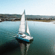 sailing-yacht catamaran / de croisière / à fly / à cockpit ouvert