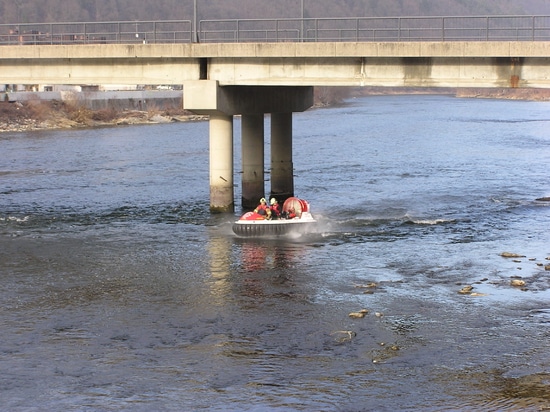 Aéroglisseur pour pompiers