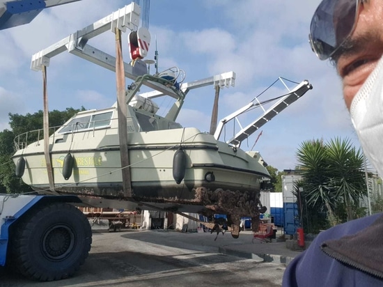 Je viens de livrer un barre d'élingue de levage à 'H' d'une capacité de tonnes. 20 au chantier naval de Marina di Sant'Elmo.