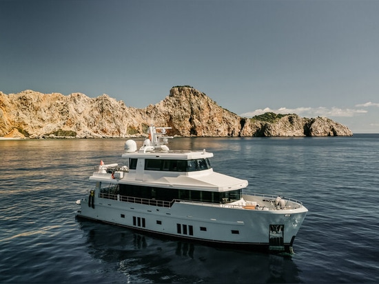 Premier regard à bord du Lemanja, yacht Bering B76 de 24 m de long