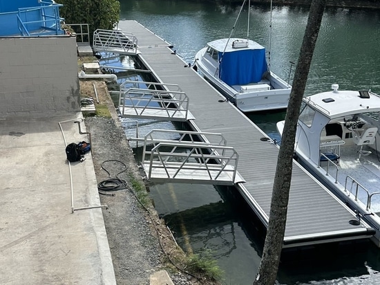 Comment concevoir un quai flottant sur l'eau ?