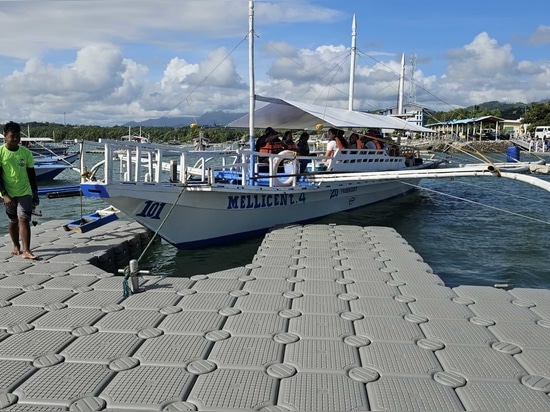 Quel est le mot pour désigner un quai flottant ?