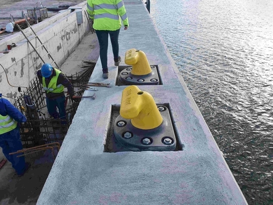 Installation du système de bollards et de défenses GLEN au port