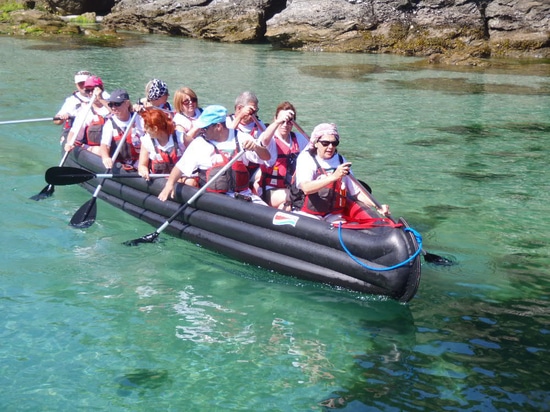 ADVENTURE TEAM : Le canoë gonflable pour 10 personnes