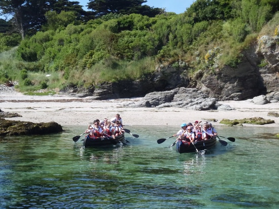 ADVENTURE TEAM : Le canoë gonflable pour 10 personnes