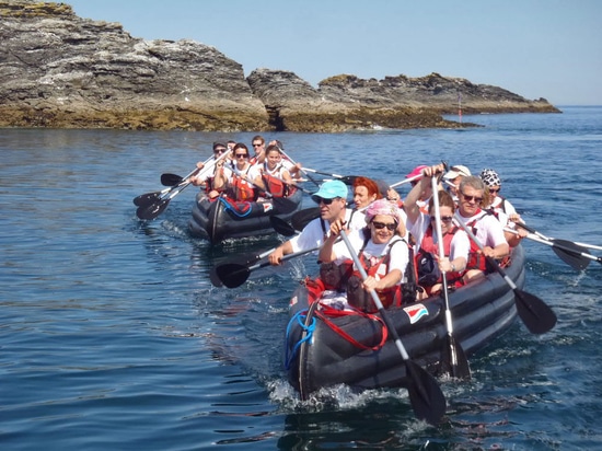 ADVENTURE TEAM : Le canoë gonflable pour 10 personnes