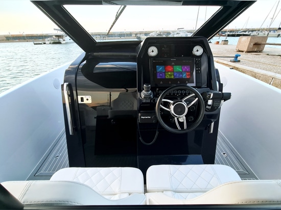 Catamaran à moteur Aurea 30