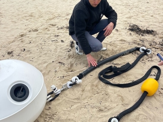 Nos mouillages sont en place sur la plage du Pérello !