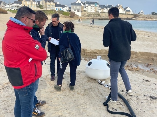 Nos mouillages sont en place sur la plage du Pérello !