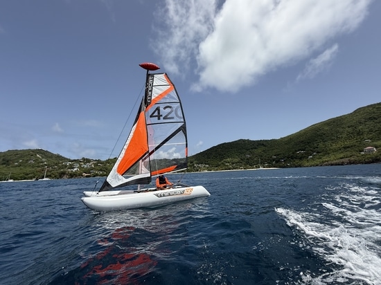 MiniCat est le meilleur complément de notre chat de croisière OUTREMER 55