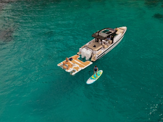 Spinera Boating Double ponton hors-bord avec ponton réfrigéré, marchepieds et siège