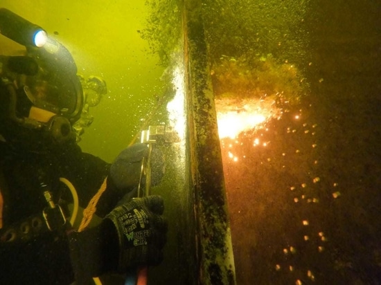 PVL a rapidement retiré les palplanches à l’écluse maritime de Brunsbüttel.