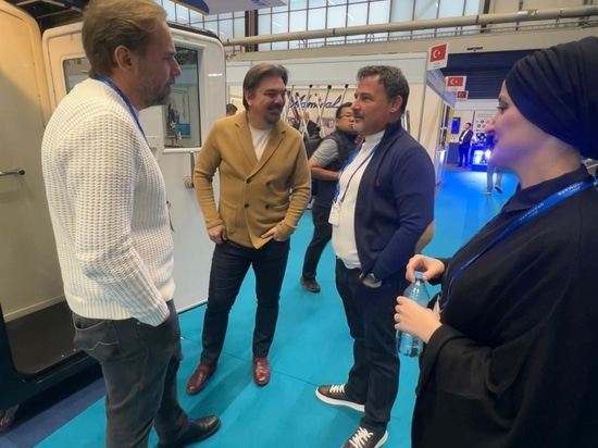 Aydın Acar Yacht Glass visite METSTRADE 2025 pour renforcer les liens avec l'industrie