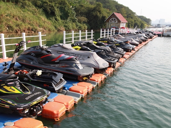 Le poids des jet-skis expliqué : Combien pèse un jet ski ?