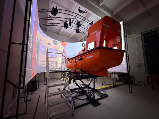 Notre société a développé un simulateur de bateau de sauvetage rapide RB/FRBS-A (mission complète, sur la plateforme 6 dof)