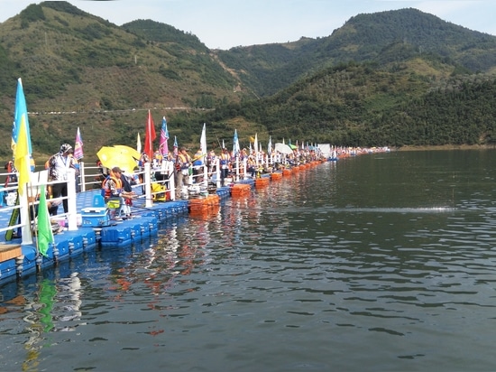 Flotteurs modulaires, efficacité maximale : Plateformes de pêche clés en main