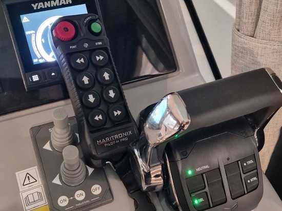 PILOT-H PRO installé au poste de pilotage du yacht