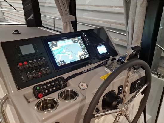 PILOT-H PRO Yacht Helm Integration (Intégration au poste de pilotage)