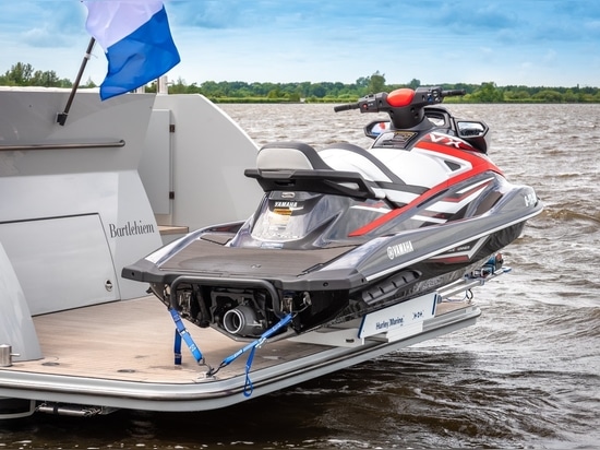 Comment transporter votre jet-ski avec un système de bossoirs Hurley