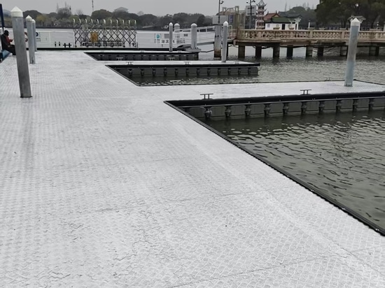 Présentation du projet : Quai flottant avec dalles antidérapantes en aluminium, ville de Wuxi