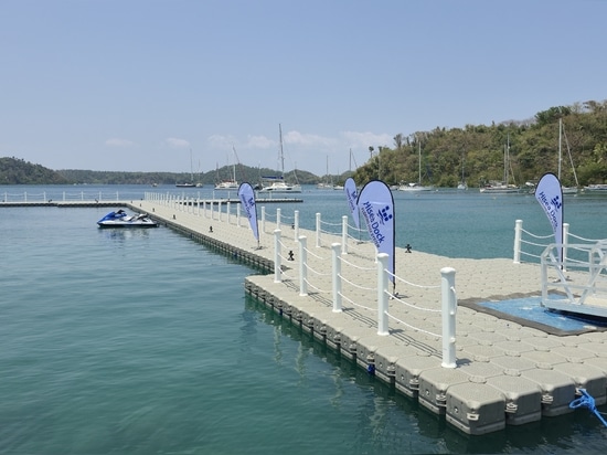 Exemple de projet à l'étranger : quai flottant aux Philippines – Qualité reconnue par les autorités locales